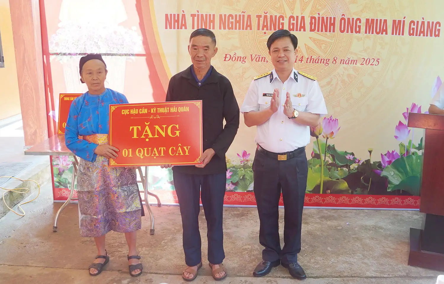 Chung tay giúp dân sau lũ dữ