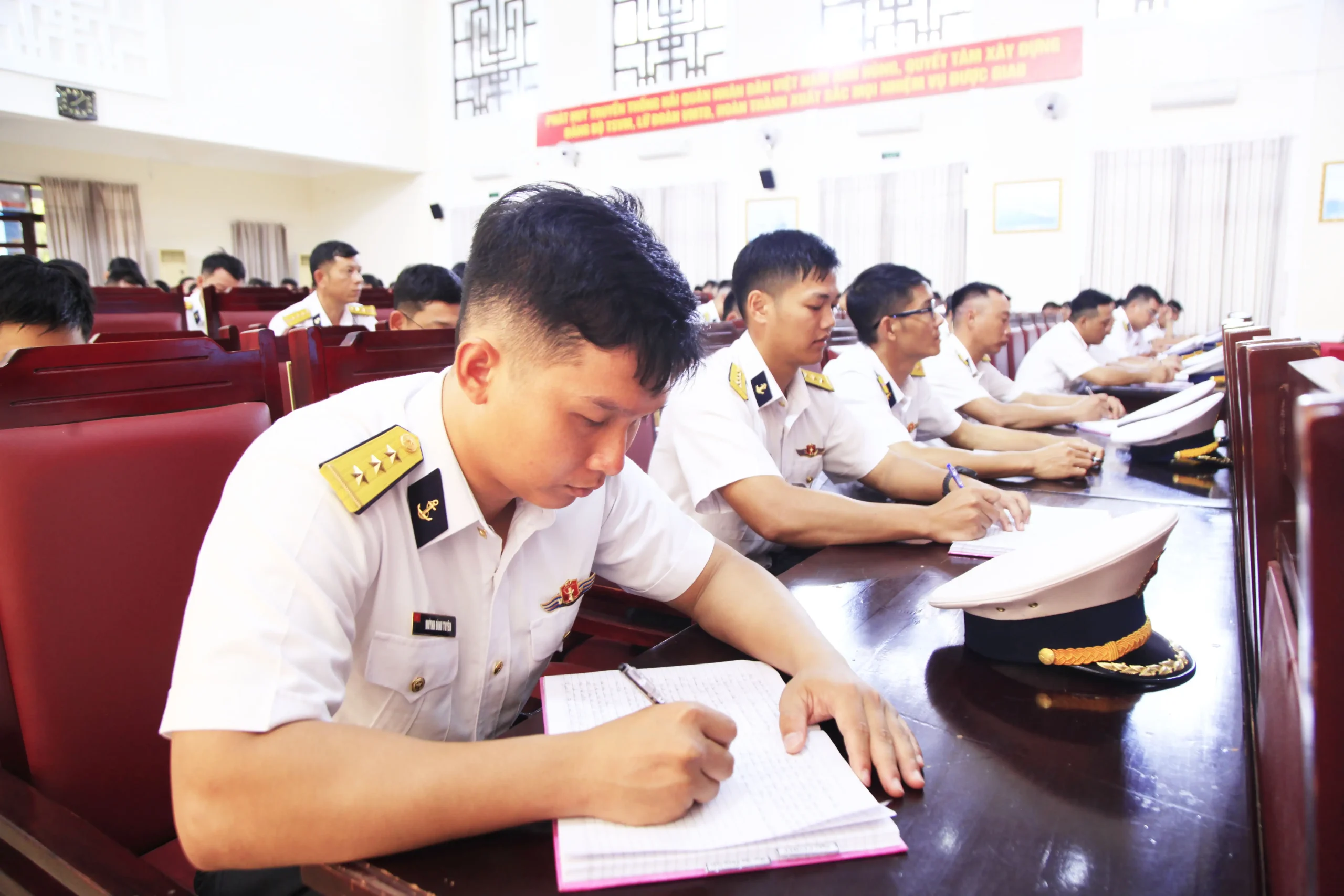 Lữ đoàn 162, Vùng 4 Hải quân thông báo nhanh kết quả Hội nghị Trung ương 12 và giáo dục nhiệm vụ 6 tháng cuối năm 2025.