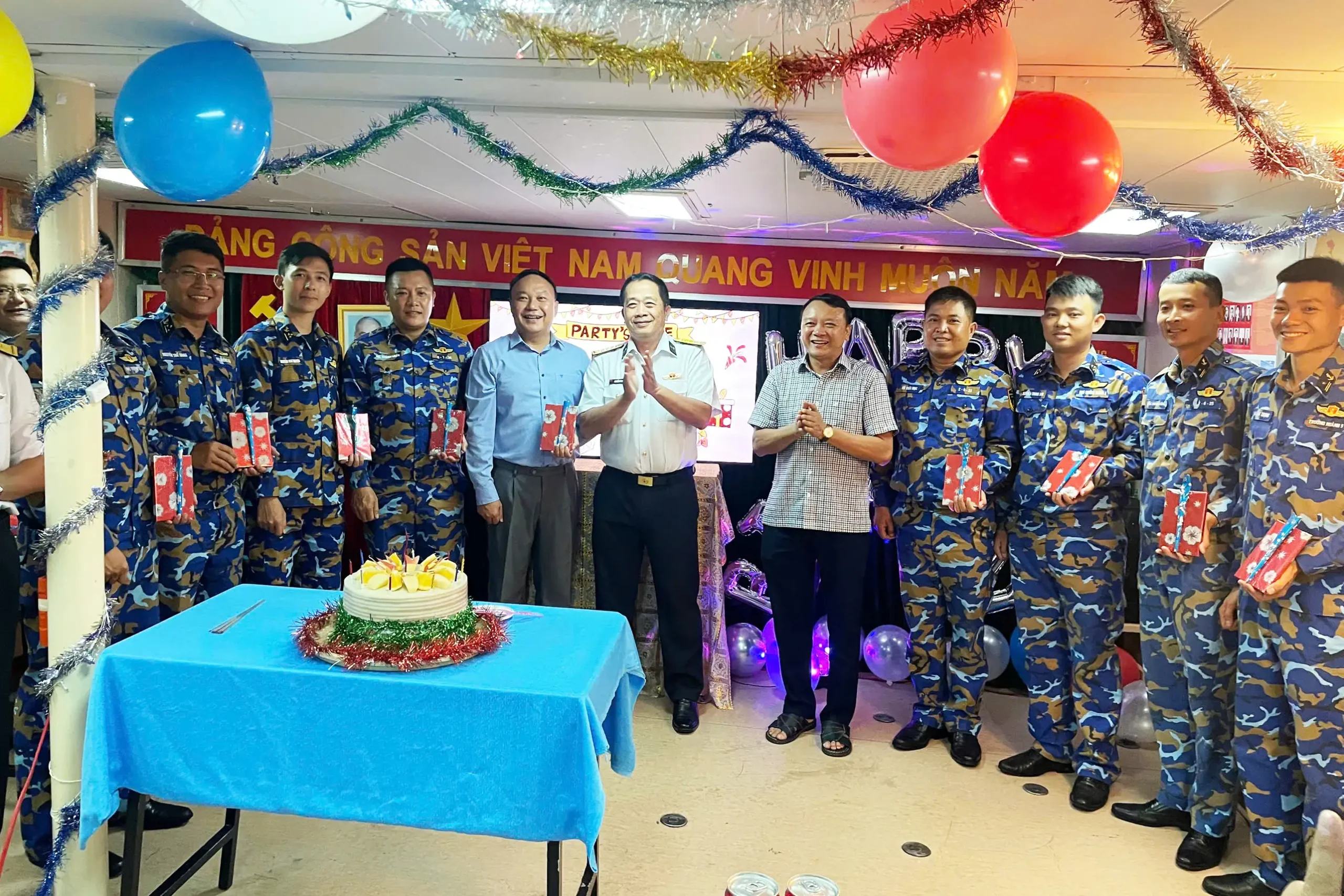 Ấn tượng sâu sắc đêm sinh nhật đồng đội trên nước bạn Malaysia