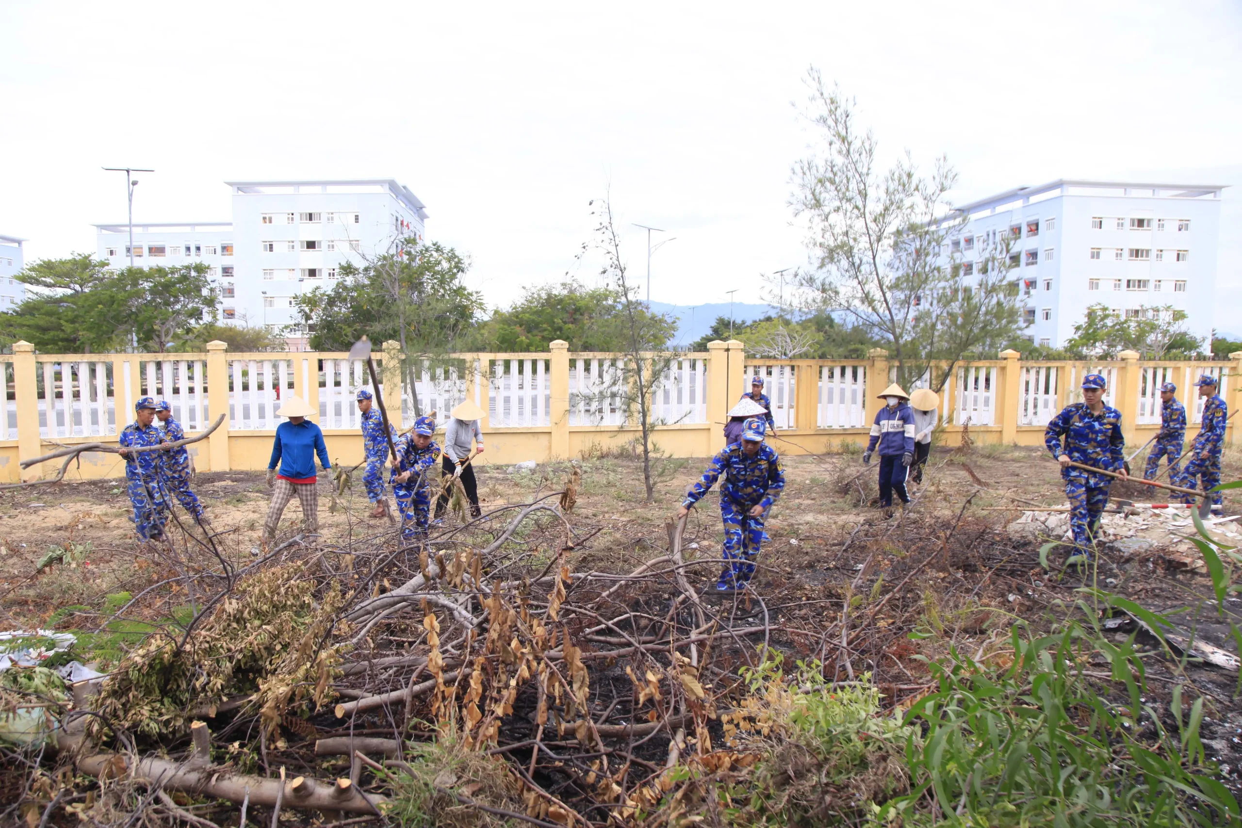 Tuổi trẻ Lữ đoàn 162 thực hiện “Ngày chủ nhật xanh”