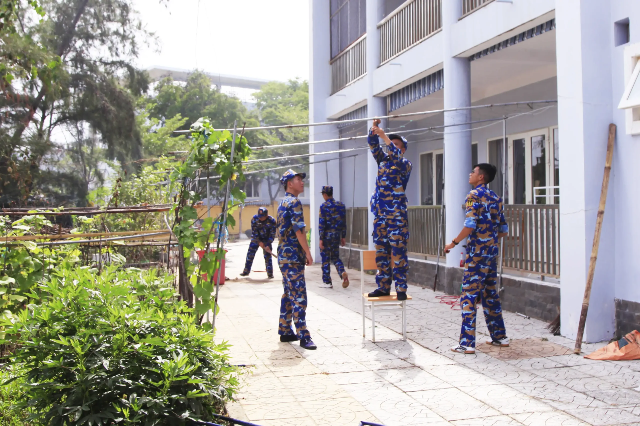 Tuổi trẻ Lữ đoàn 162 thực hiện “Ngày chủ nhật xanh”