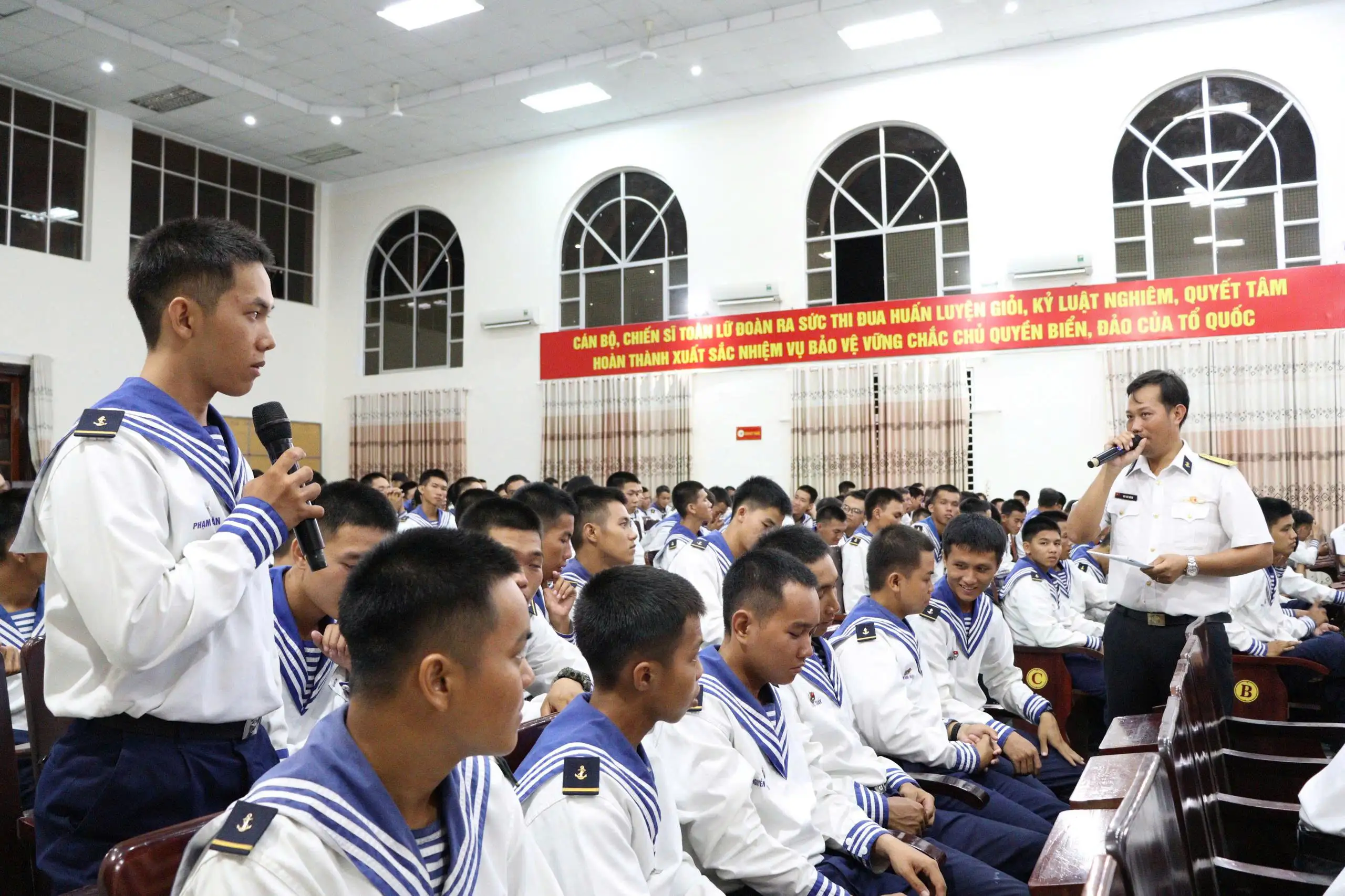 Diễn đàn thanh niên “Tuổi trẻ Lữ đoàn 101 với pháp luật, kỷ luật và bảo đảm an toàn”