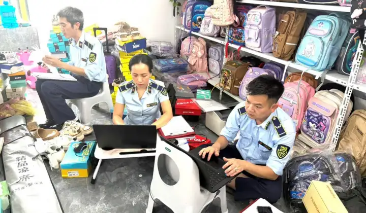 Quản lý thị trường Thanh Hóa: Thu giữ gần 2.000 sản phẩm có dấu hiệu vi phạm