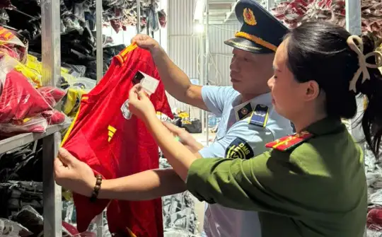 Hà Nội: Quyết liệt đấu tranh chống buôn lậu, gian lận thương mại