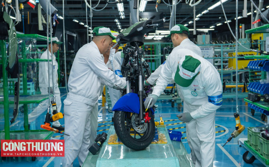 Đơn đặt hàng mới tăng trở lại, PMI ngành sản xuất bật tăng trong tháng 7