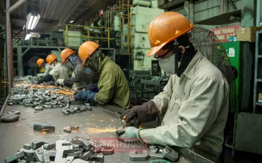 Sản xuất công nghiệp tăng trưởng ở cả 34 địa phương, ngành chế biến, chế tạo tiếp tục chinh phục hai con số