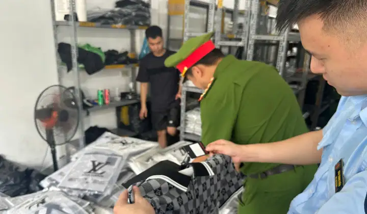 Hà Nội diệt hàng giả: Không có “vùng cấm” trong trận tuyến bảo vệ người tiêu dùng và thương hiệu Việt