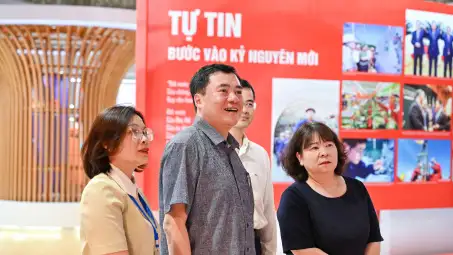 [CHÙM ẢNH] Thứ trưởng Nguyễn Sinh Nhật Tân thăm gian triển lãm “80 năm Ngành Công Thương lớn mạnh cùng đất nước”