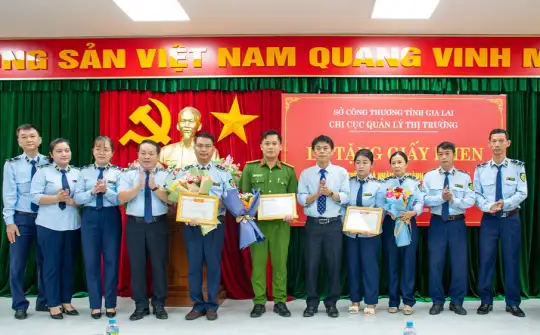 Gia Lai: Khen thưởng đột xuất trong công tác chống buôn lậu, gian lận thương mại và hàng giả