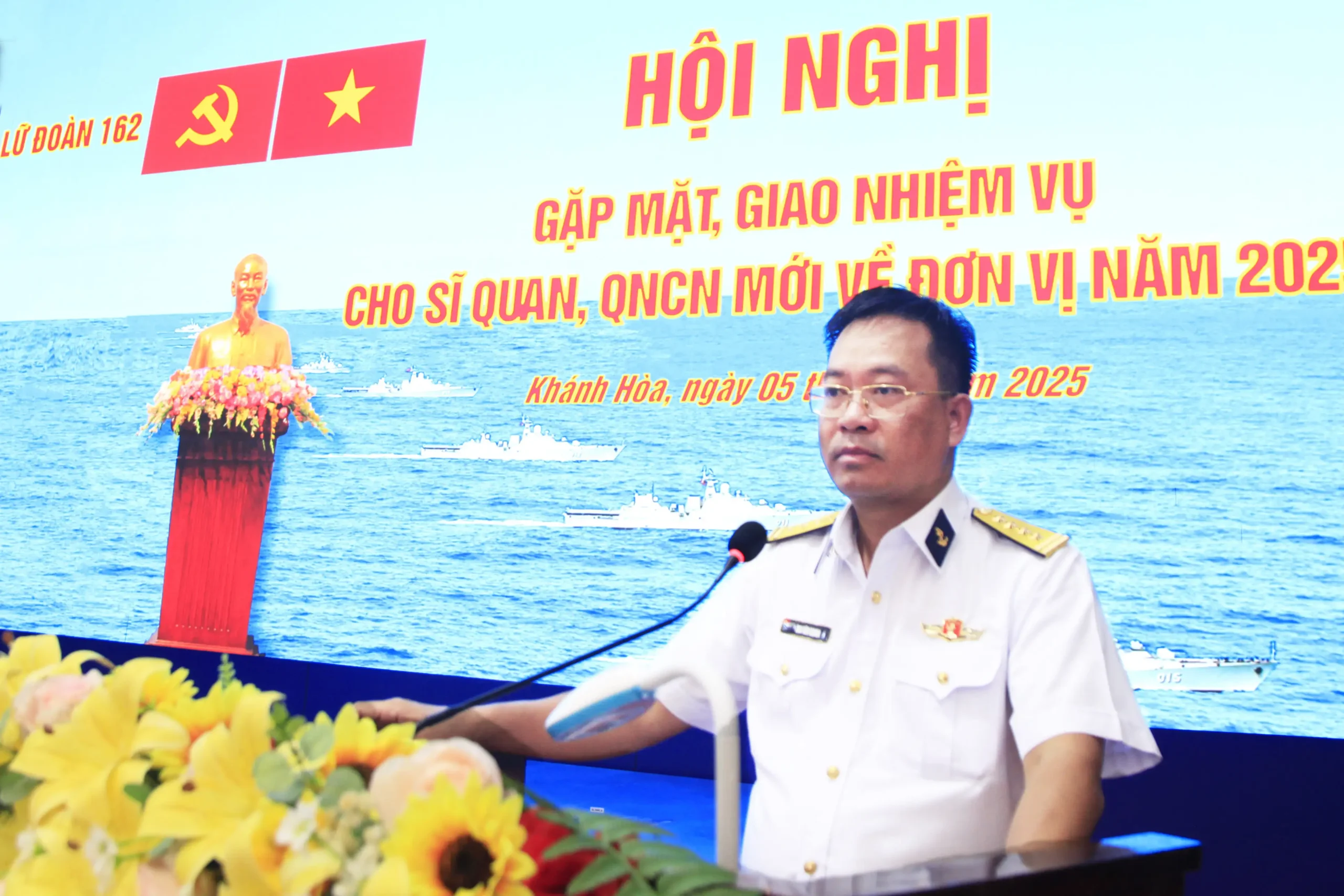 Lữ đoàn 162 gặp mặt, giao nhiệm vụ cho quân nhân mới về đơn vị công tác.