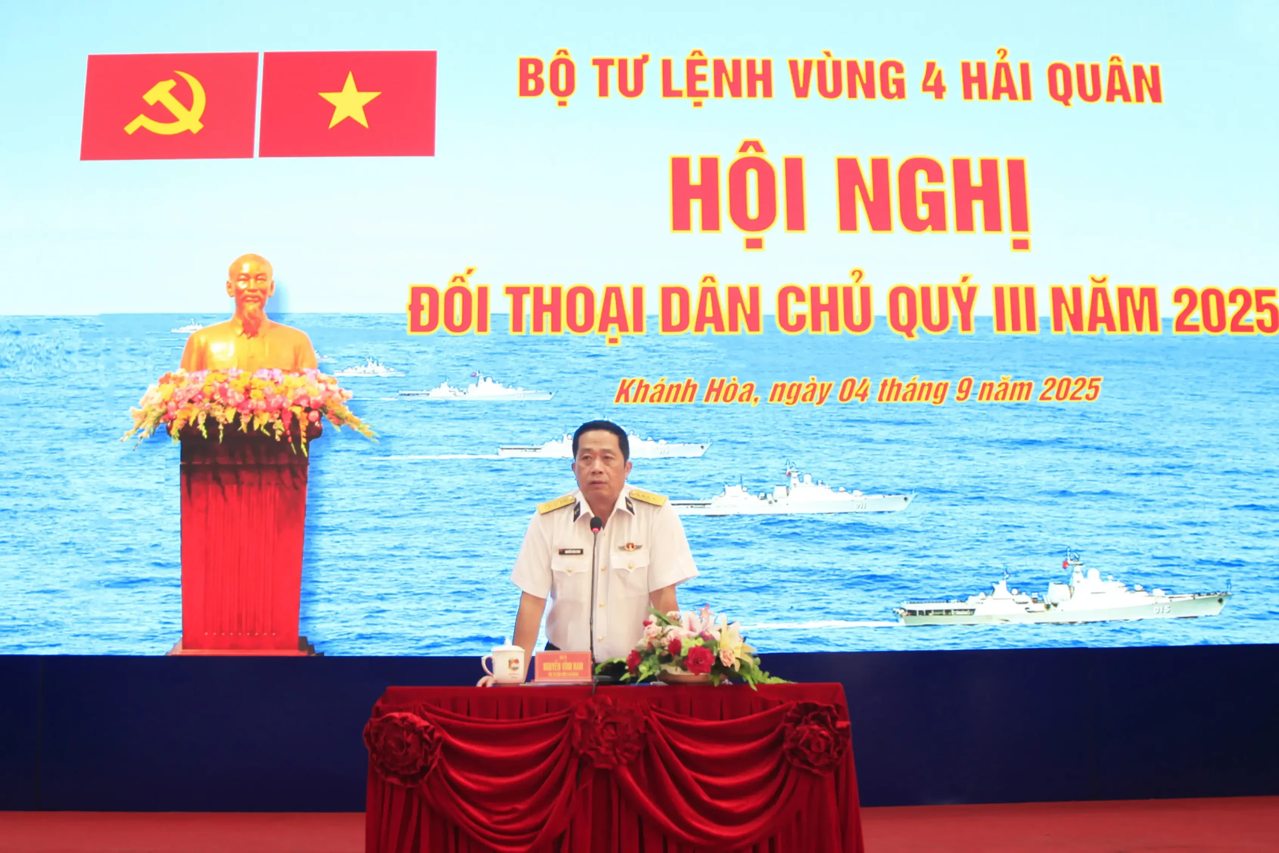 Thủ trưởng Bộ tư lệnh Vùng 4 Hải quân đối thoại dân chủ với cán bộ, chiến sĩ Lữ đoàn 162