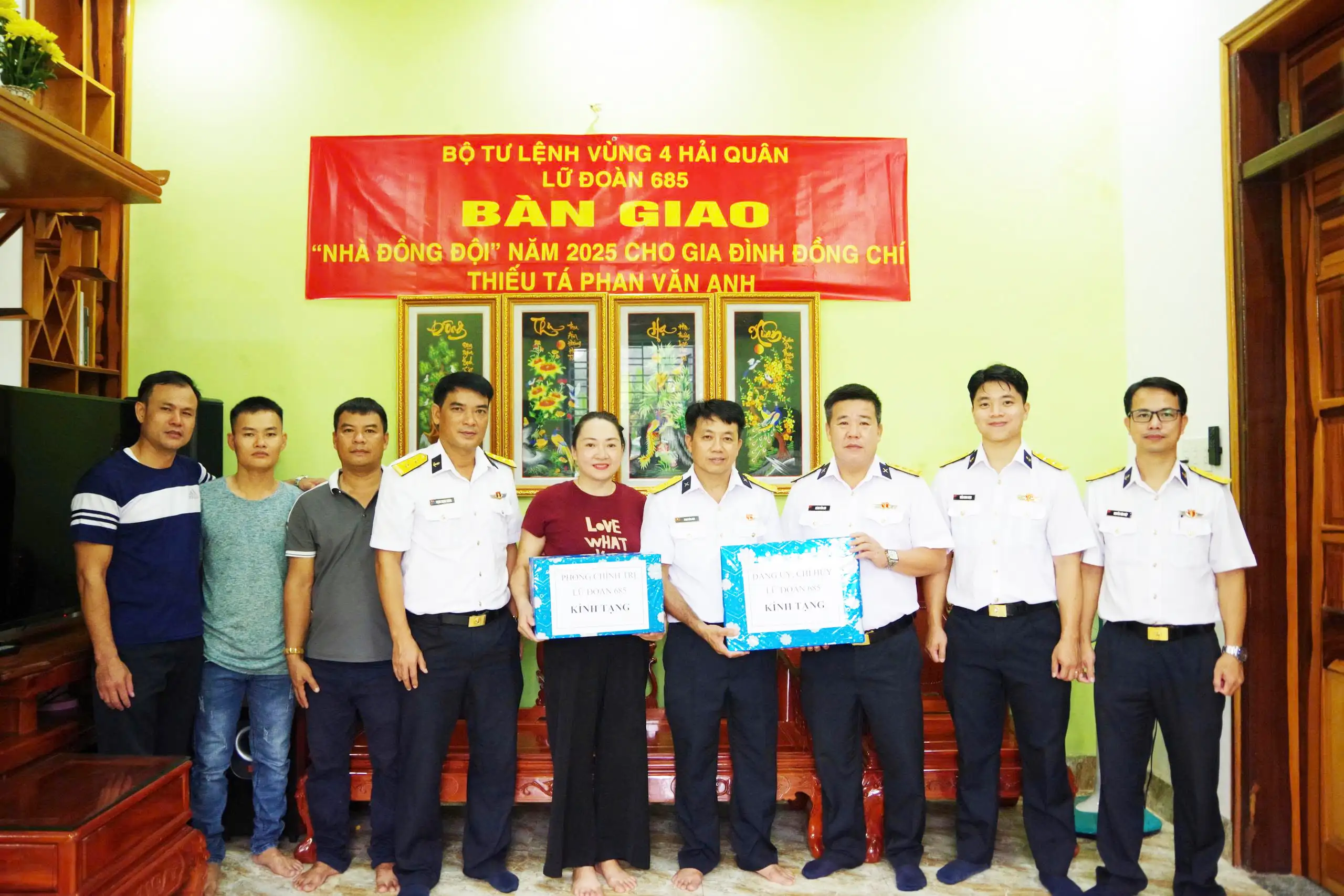 Lữ đoàn 685, Vùng 4 Hải quân bàn giao nhà đồng đội