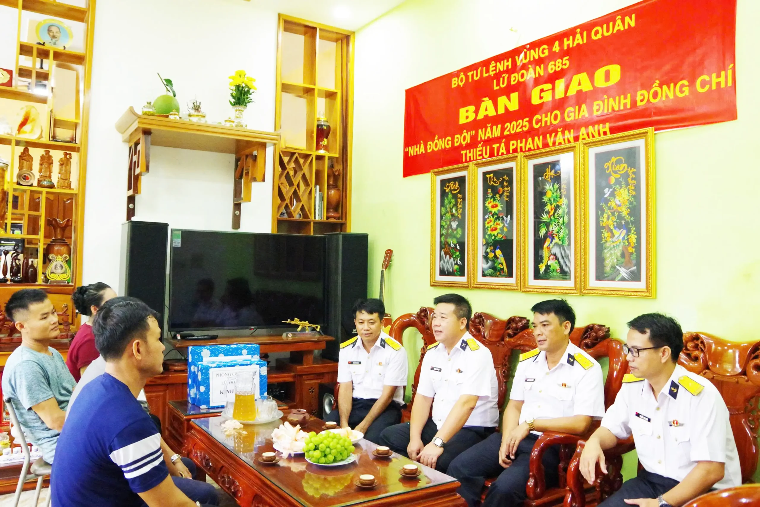 Lữ đoàn 685, Vùng 4 Hải quân bàn giao nhà đồng đội