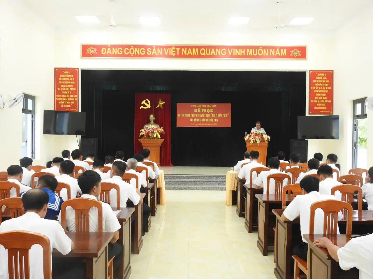 Bế mạc Hội thi phong trào thi đua xây dựng “ Đơn vị quân y 5 tốt” và 5 kỹ thuật cấp cứu ngành quân y Vùng 5 Hải quân năm 2025.