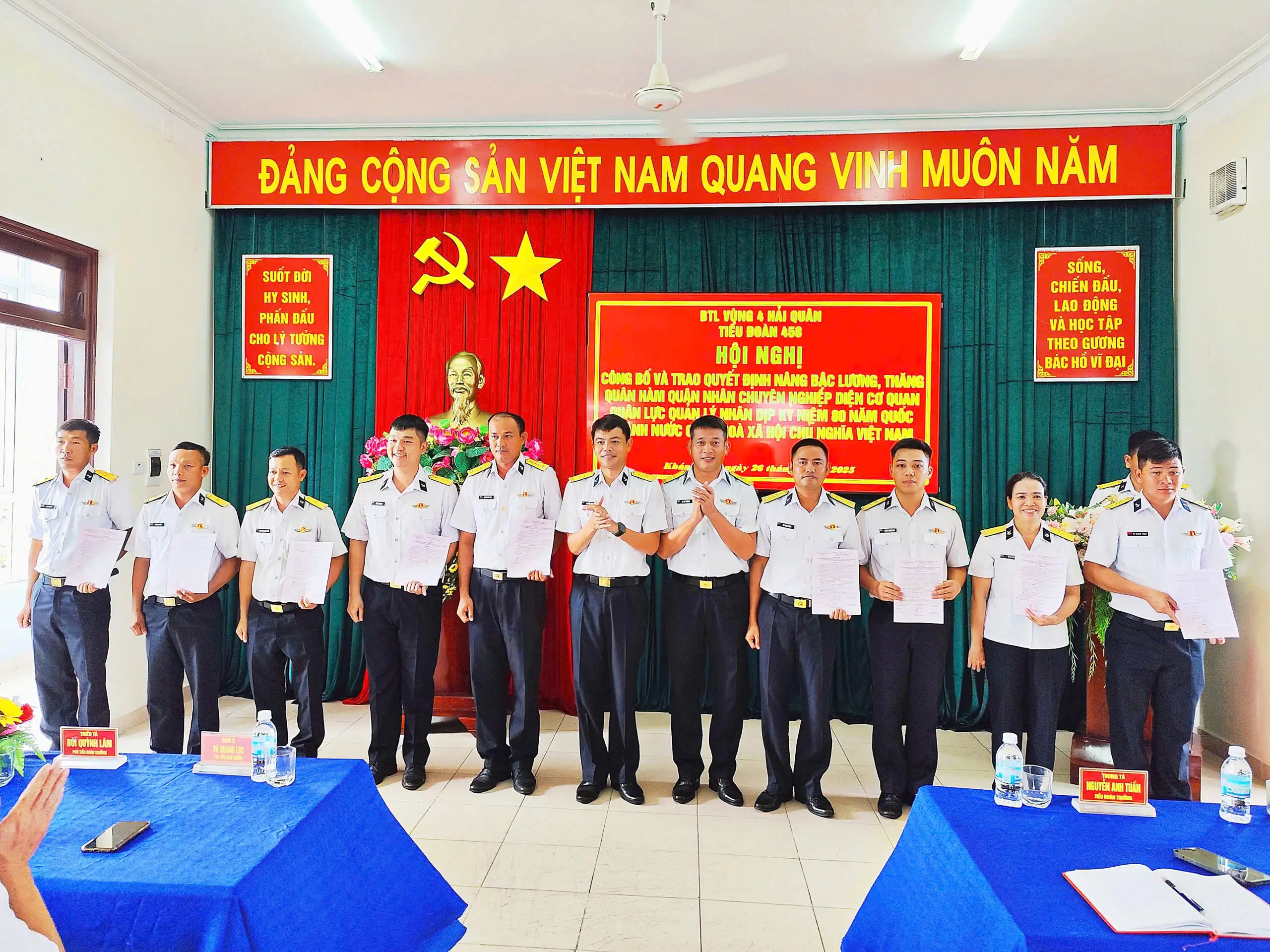 Tiểu đoàn 458 trao quyết định thăng quân hàm, nâng lương cho quân nhân chuyên nghiệp