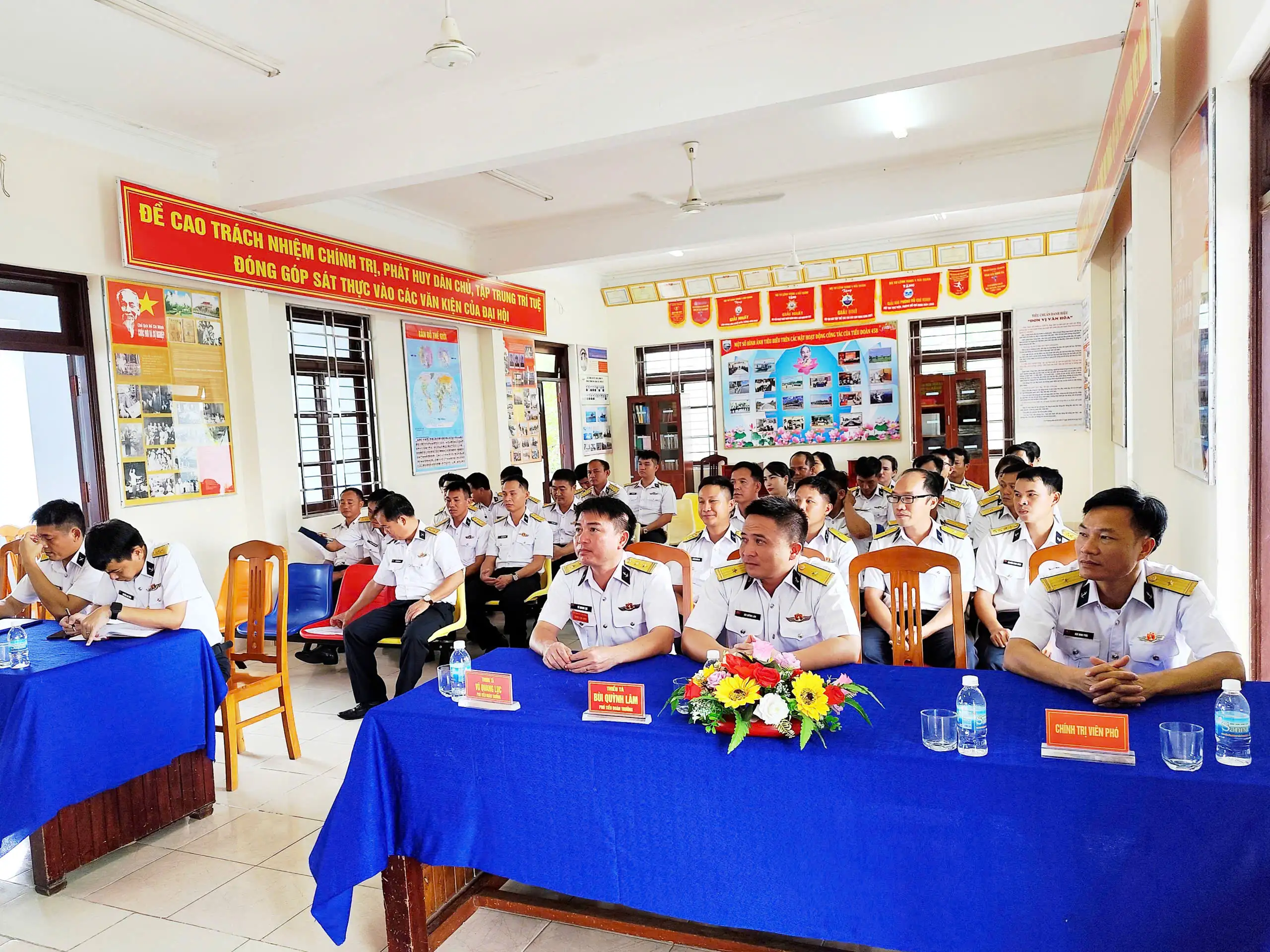 Tiểu đoàn 458 trao quyết định thăng quân hàm, nâng lương cho quân nhân chuyên nghiệp