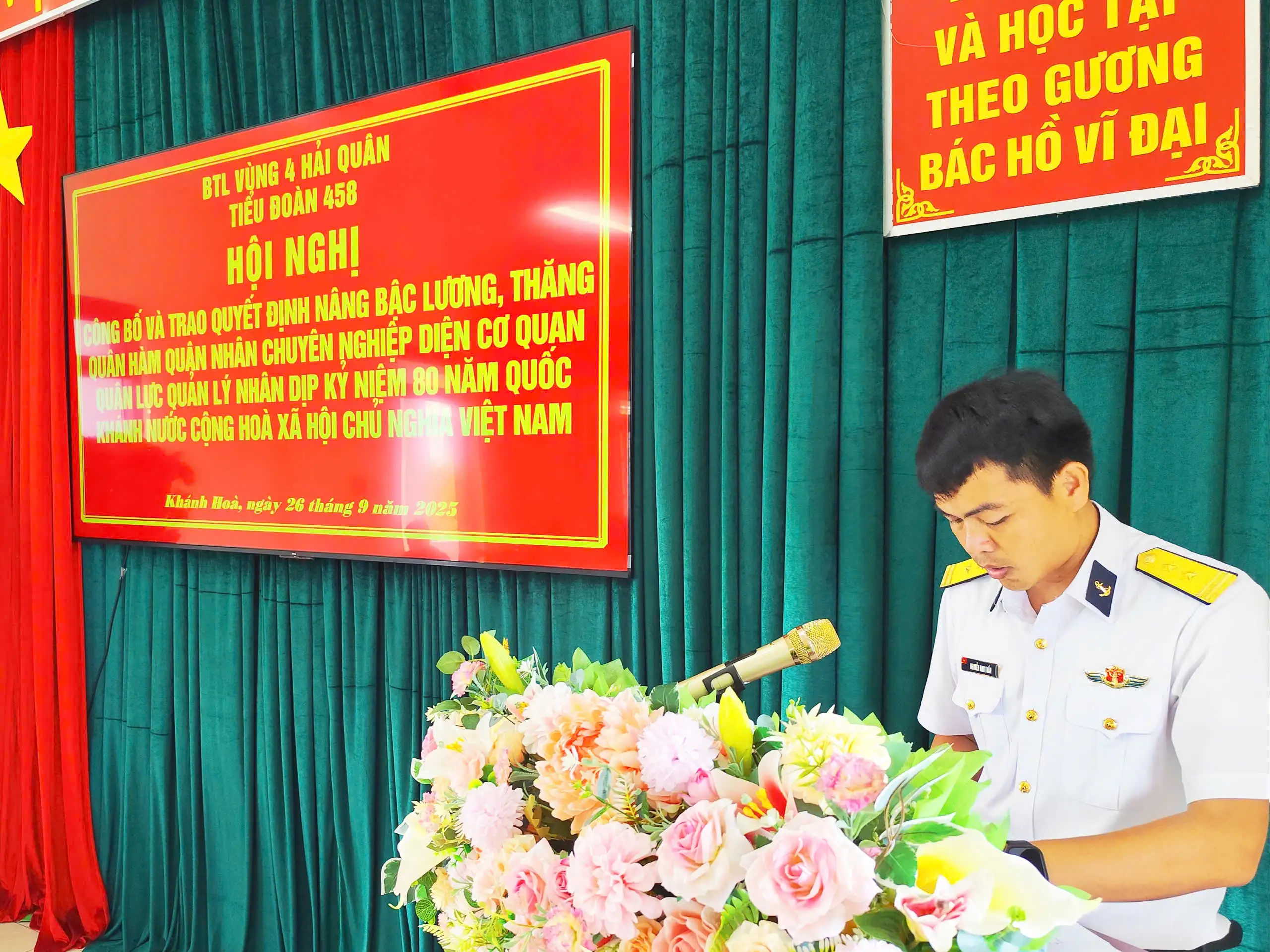 Tiểu đoàn 458 trao quyết định thăng quân hàm, nâng lương cho quân nhân chuyên nghiệp