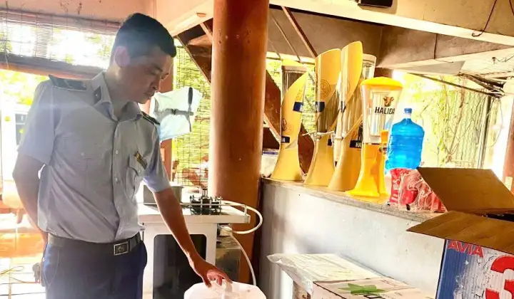 Hà Nội: Phát hiện, xử lý gần 150 lít rượu thủ công vi phạm tại Ứng Thiên và Mỹ Đức