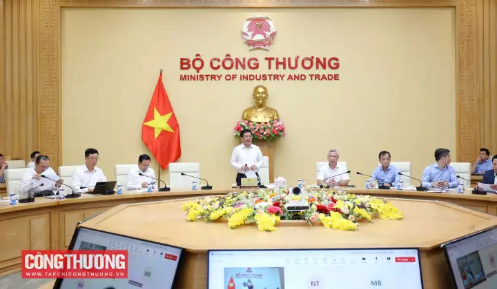 Bộ trưởng Nguyễn Hồng Diên chủ trì Hội nghị tọa đàm với các chuyên gia, nhà quản lý, doanh nghiệp trong lĩnh vực năng lượng