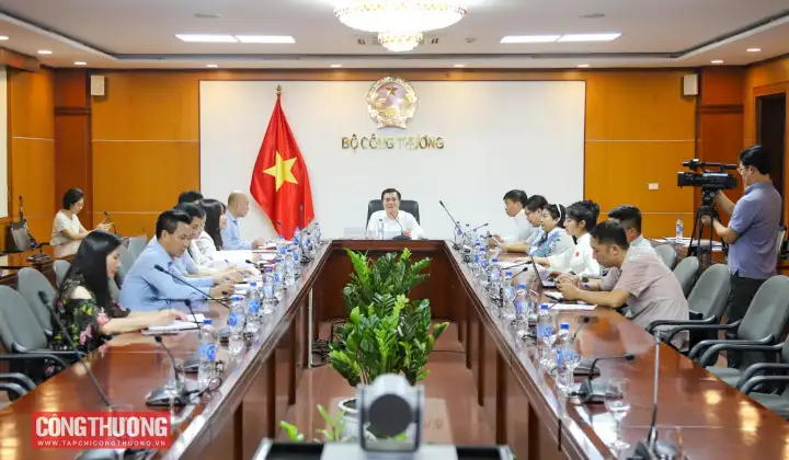 Đẩy mạnh chuyển đổi số trong xúc tiến thương mại, nâng cao năng lực cạnh tranh và mở rộng thị trường