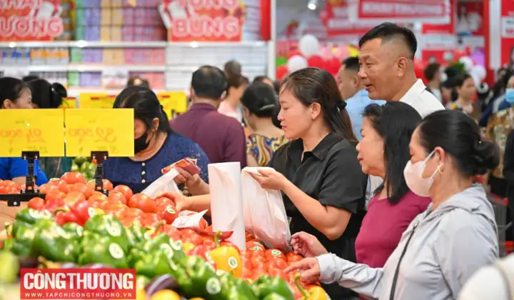Thủ tướng: Tiếp tục đẩy mạnh các giải pháp phát triển thị trường trong nước