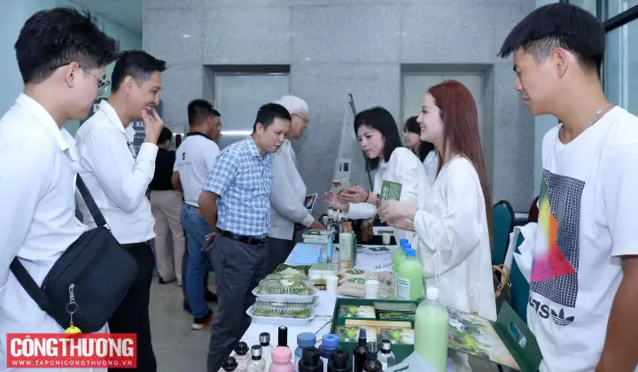Kết nối sản xuất, thúc đẩy tiêu dùng hướng tới xây dựng hệ sinh thái thương mại điện tử thuần Việt