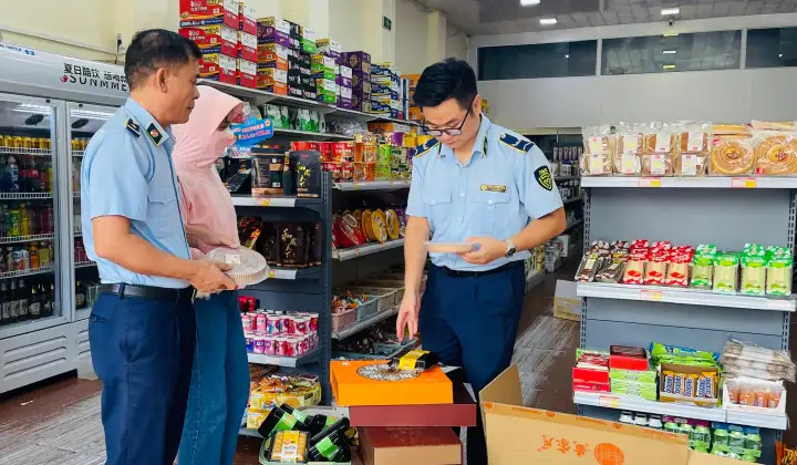Quản lý thị trường Quảng Ninh: Thu giữ hàng trăm bánh trung thu nhập lậu, trị giá gần 60 triệu đồng