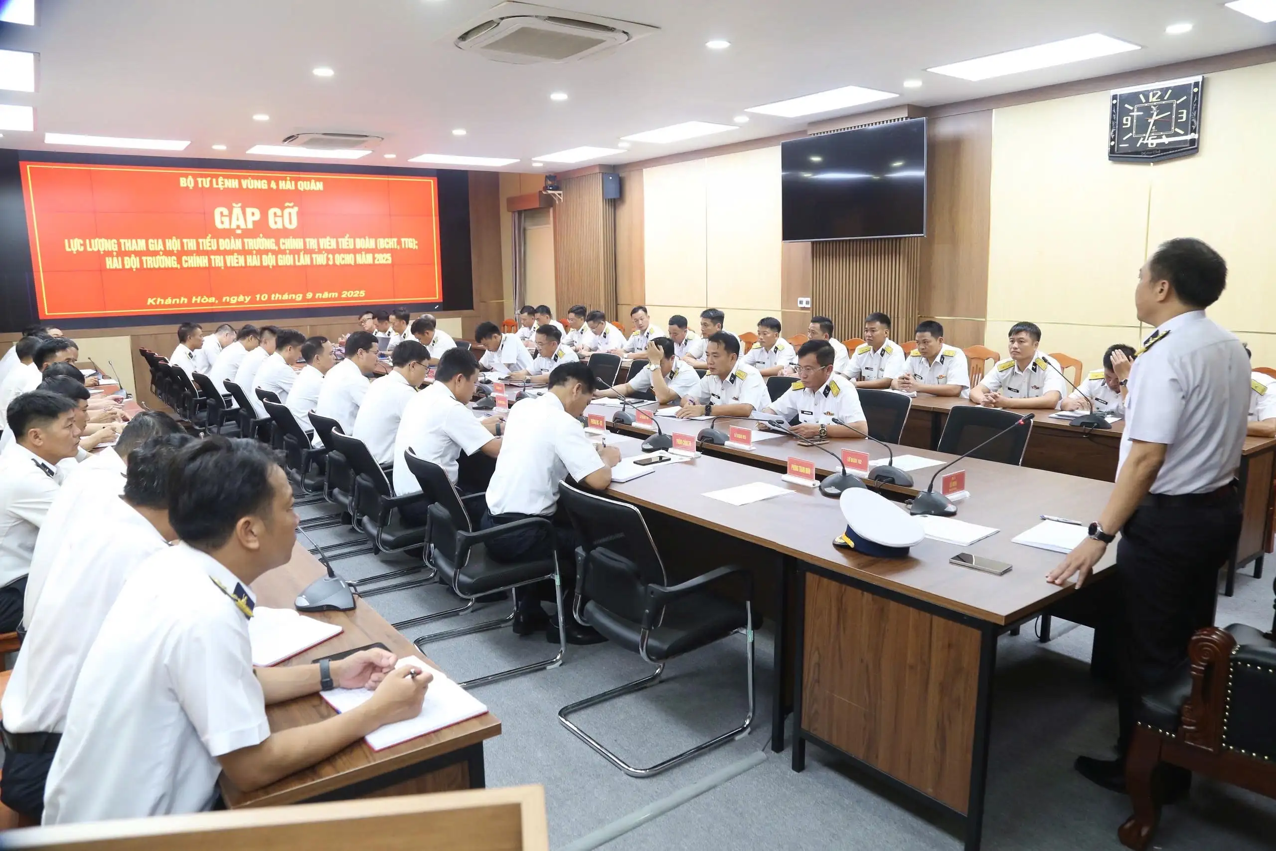 Vùng 4 Hải quân: Tổ chức buổi Gặp gỡ, giao nhiệm vụ cho lực lượng tham gia Hội thi Tiểu đoàn trưởng, Chính trị viên tiểu đoàn (BCHT,TTG); Hải đội trưởng, Chính trị viên hải đội giỏi lần thứ 3 QCHQ năm 2025