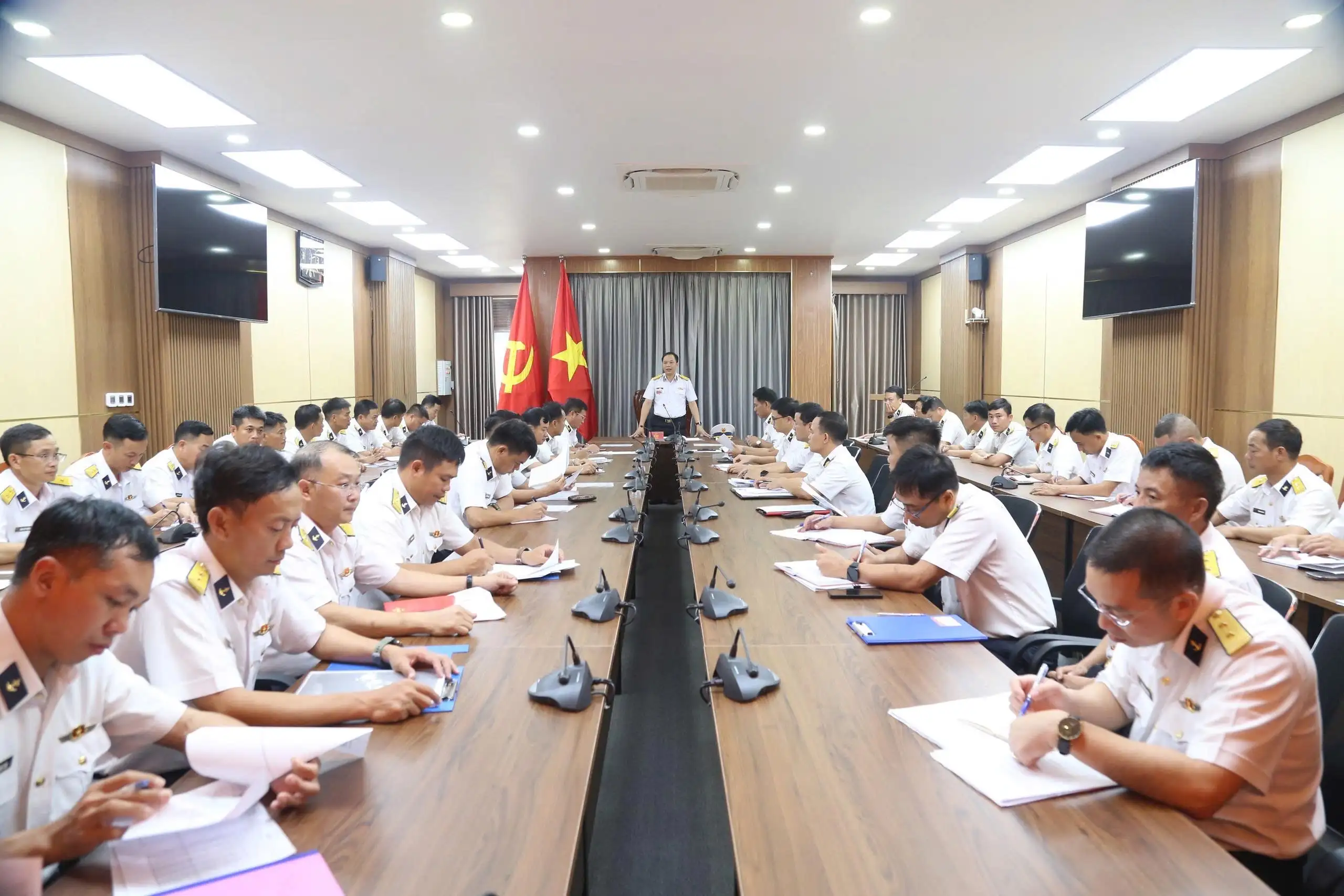 Vùng 4 Hải quân: Tổ chức buổi Gặp gỡ, giao nhiệm vụ cho lực lượng tham gia Hội thi Tiểu đoàn trưởng, Chính trị viên tiểu đoàn (BCHT,TTG); Hải đội trưởng, Chính trị viên hải đội giỏi lần thứ 3 QCHQ năm 2025