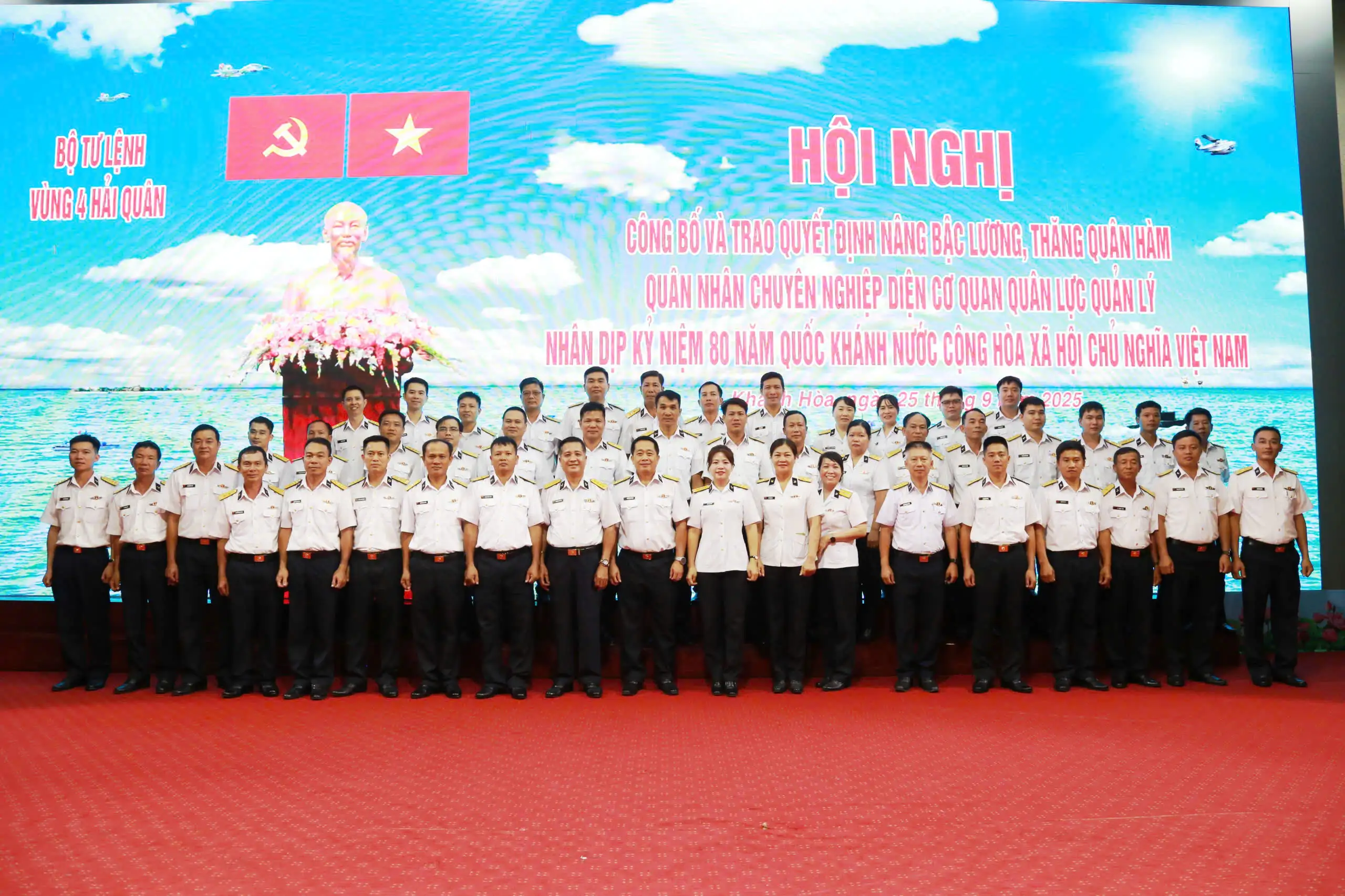 Vùng 4 Hải quân tổ chức hội nghị công bố và trao quyết định nâng bậc lương, thăng quân hàm quân nhân chuyên nghiệp