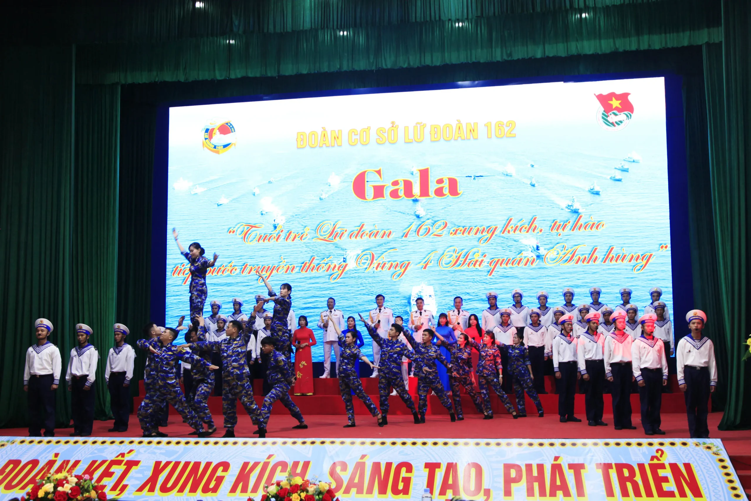 Ấn tượng đêm Gala “Tuổi trẻ Lữ đoàn 162 xung kích, tự hào tiếp bước 50 năm truyền thống Vùng 4 Hải quân anh hùng”