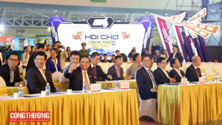 [CHÙM ẢNH] Thủ tướng Phạm Minh Chính dự buổi Tổng duyệt Lễ khai mạc Hội chợ Mùa Thu lần thứ nhất – 2025