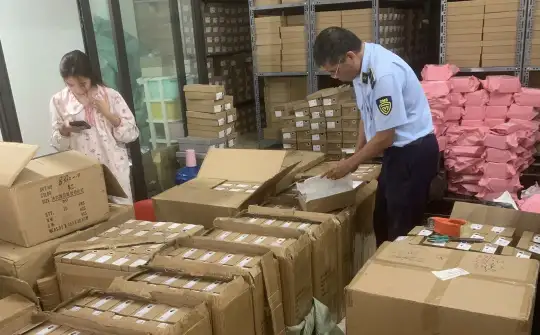 Tạm giữ hơn 7.500 sản phẩm nghi giả mạo nhãn hiệu ZARA tại Hà Nội