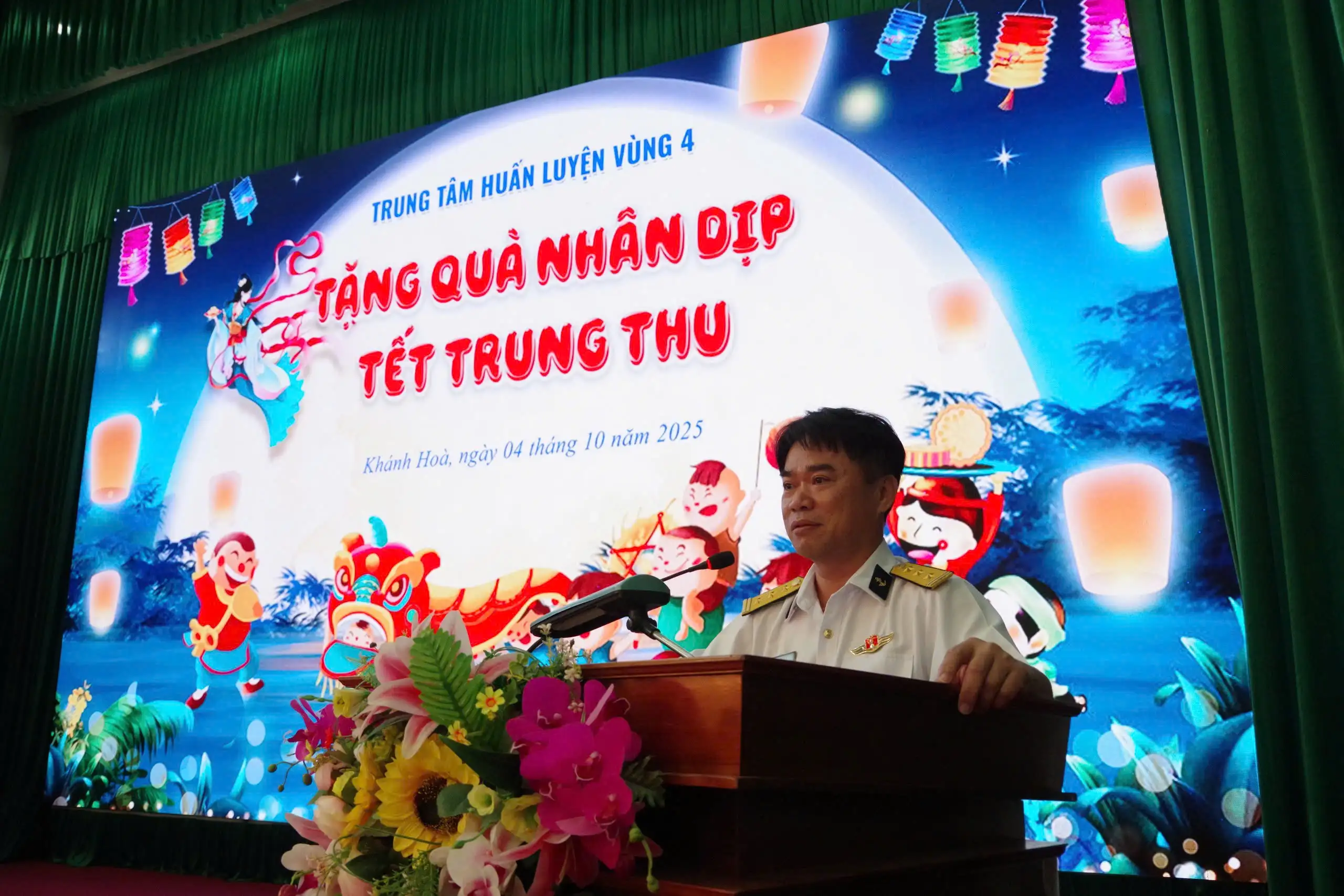 Trung tâm Huấn luyện Vùng 4 Hải quân: Tổ chức trao quà Tết Trung thu cho con em cán bộ, sĩ quan, quân nhân chuyên nghiệp, nhân viên đang công tác tại đơn vị