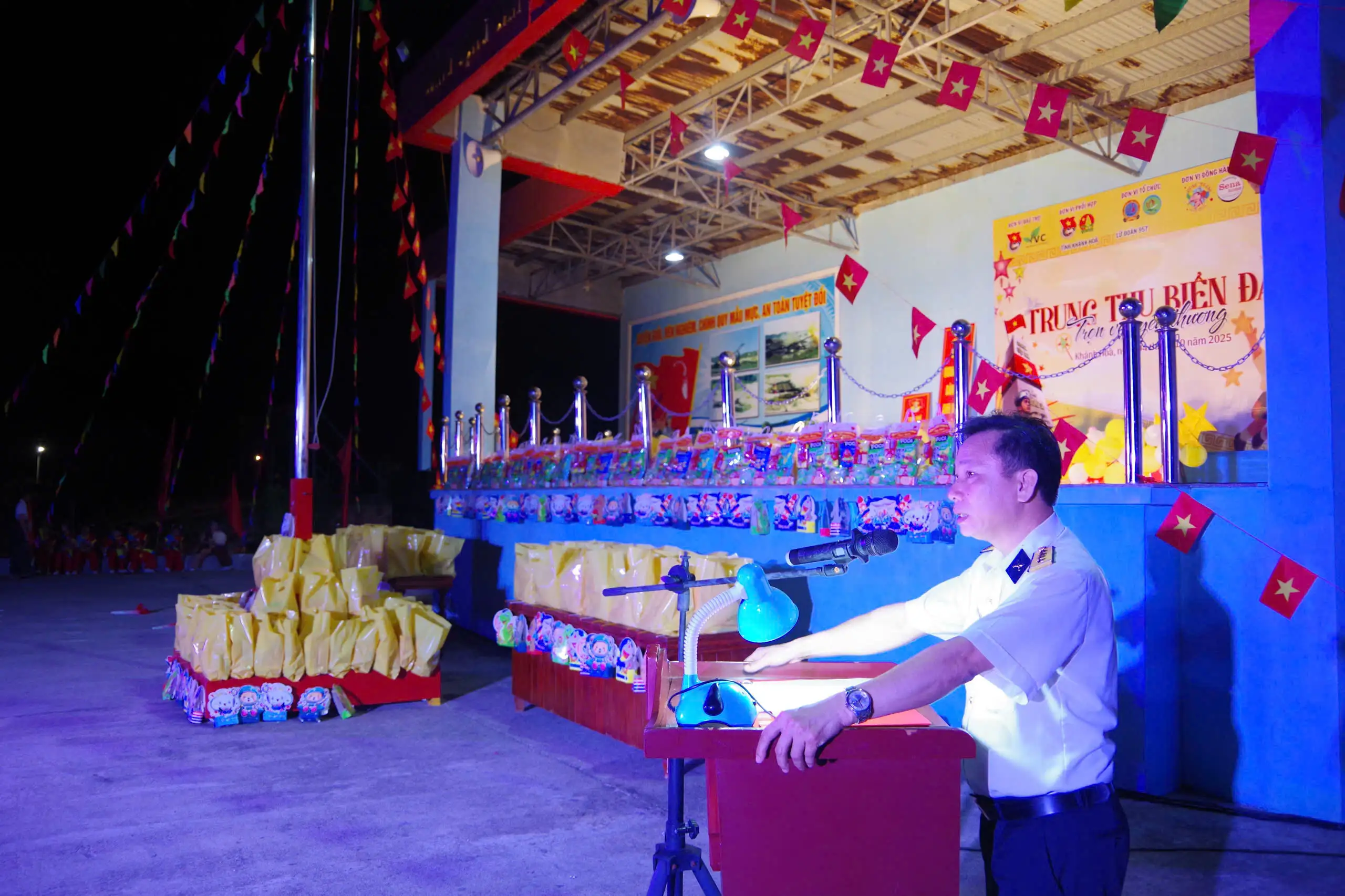 Lữ đoàn 957 tổ chức chương trình “Trung thu biển đảo, trọn vẹn yêu thương” năm 2025