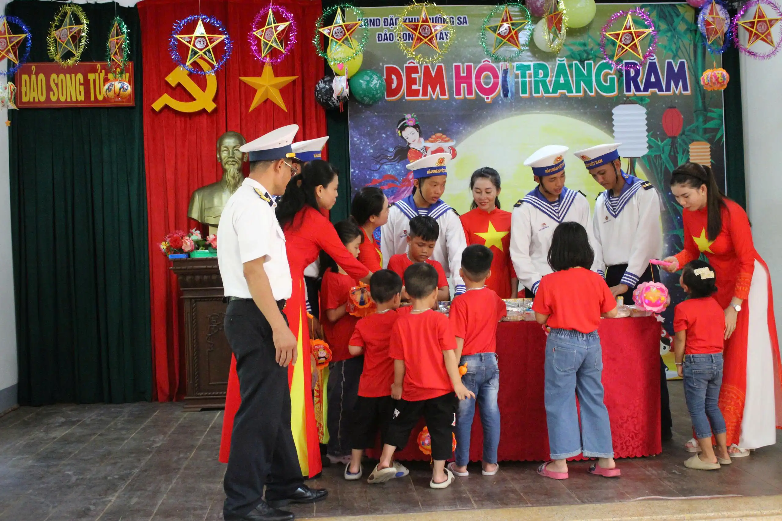 Trung thu ấm áp trên Đặc khu Trường Sa