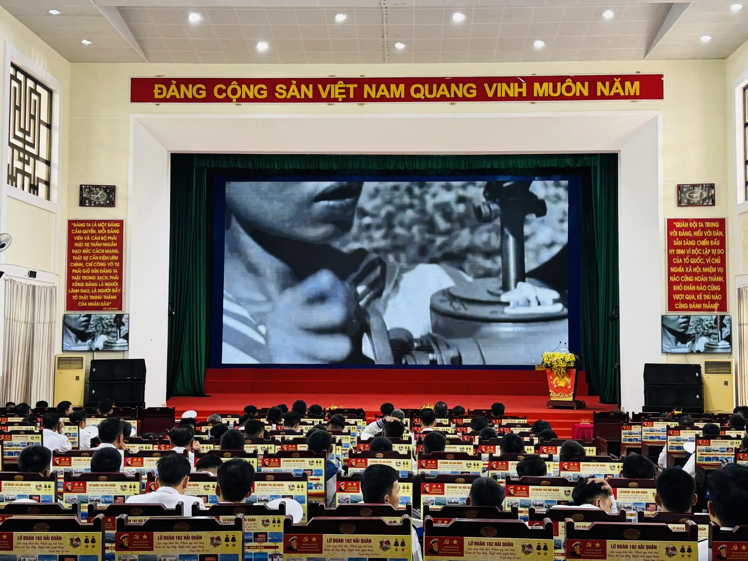 Vùng 4 Hải quân đồng loạt tổ chức các hoạt động giáo dục truyền thống, hướng tới lễ kỷ niệm 50 năm