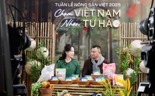 Livestream “chốt đơn” hơn 6 tấn gạo tại Tuần lễ Nông sản Việt 2025