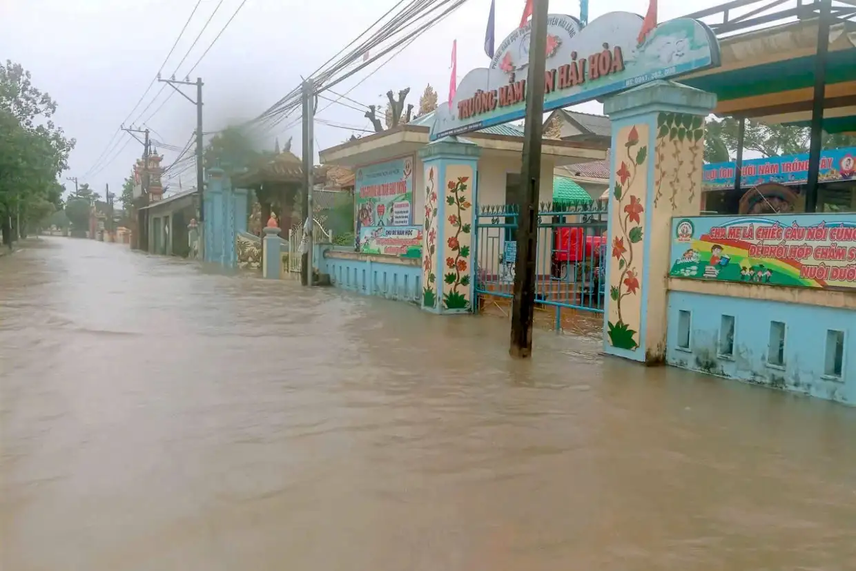 Quảng Trị: Đi vớt gỗ tạp trôi trên sông Thạch Hãn 01 người mất tích