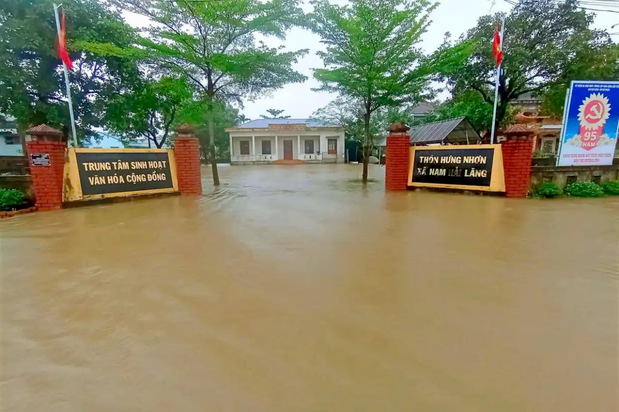 Quảng Trị: Đi vớt gỗ tạp trôi trên sông Thạch Hãn 01 người mất tích