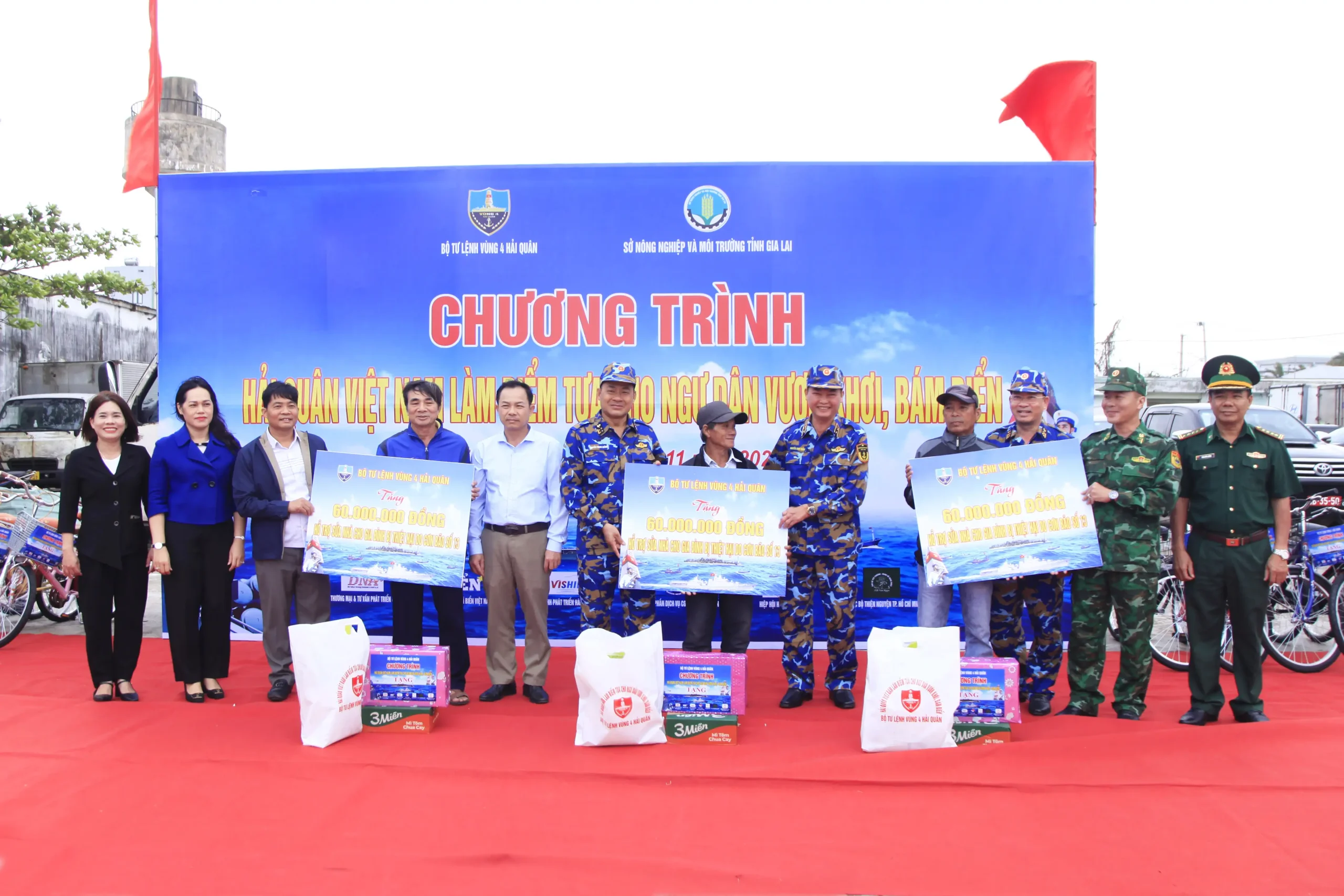 VÙNG 4 HẢI QUÂN ĐỒNG HÀNH CÙNG NGƯ DÂN GIA LAI VƯƠN KHƠI BÁM BIỂN.