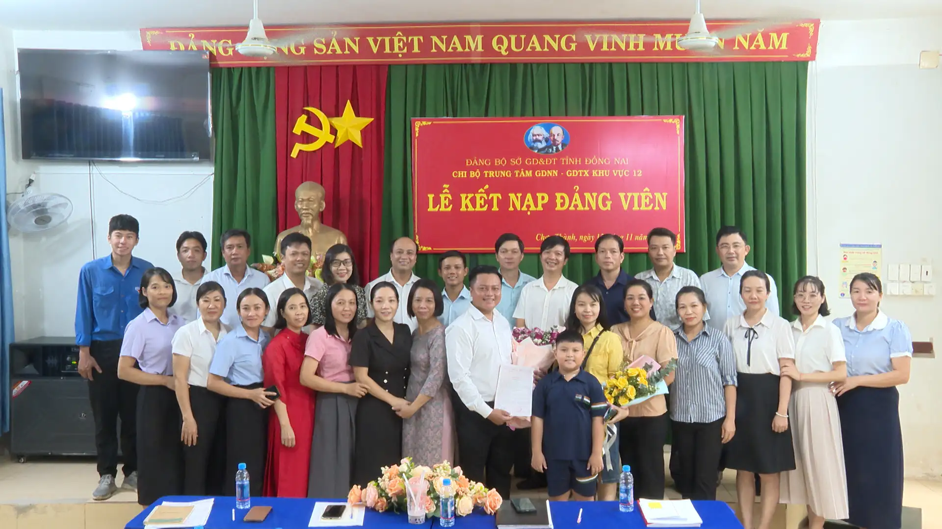 Trung tâm Giáo dục nghề nghiệp-Giáo dục thường xuyên Khu vực 12, tổ chức Lễ kết nạp Đảng cho học sinh