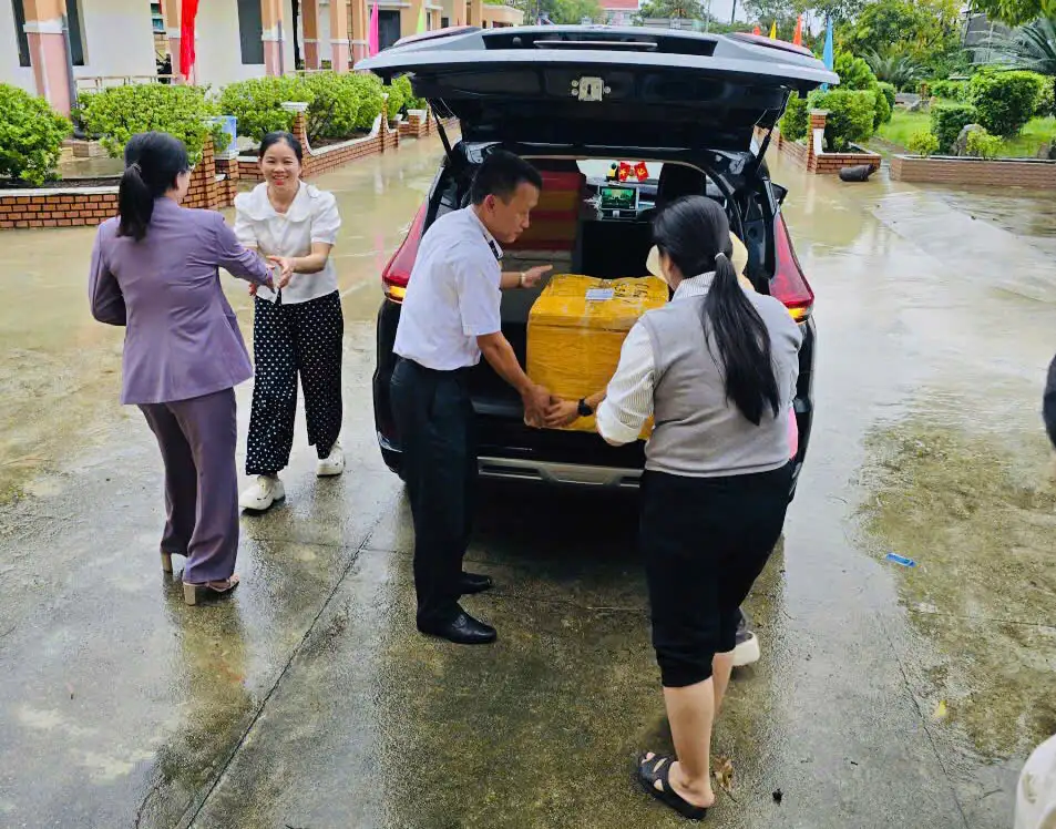 Khu Đô thị Căn cứ Quân sự Cam Ranh quyên góp hỗ trợ người dân khánh hòa khắc phục thiên tai