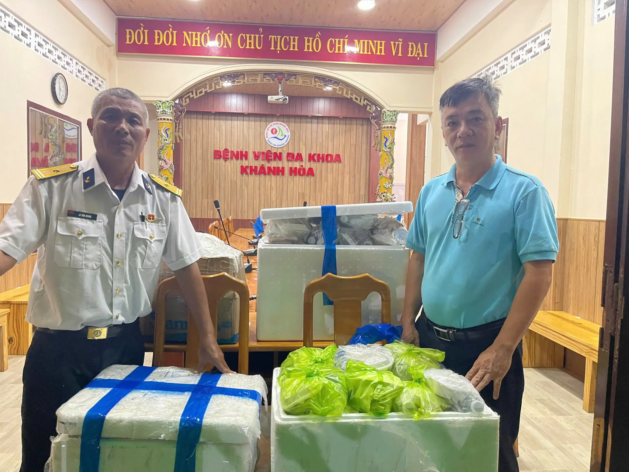 Vùng 4 Hải quân, Lữ đoàn 957 và nhân dân Cam Ranh chung tay tiếp sức đồng bào vùng lũ Khánh Hòa