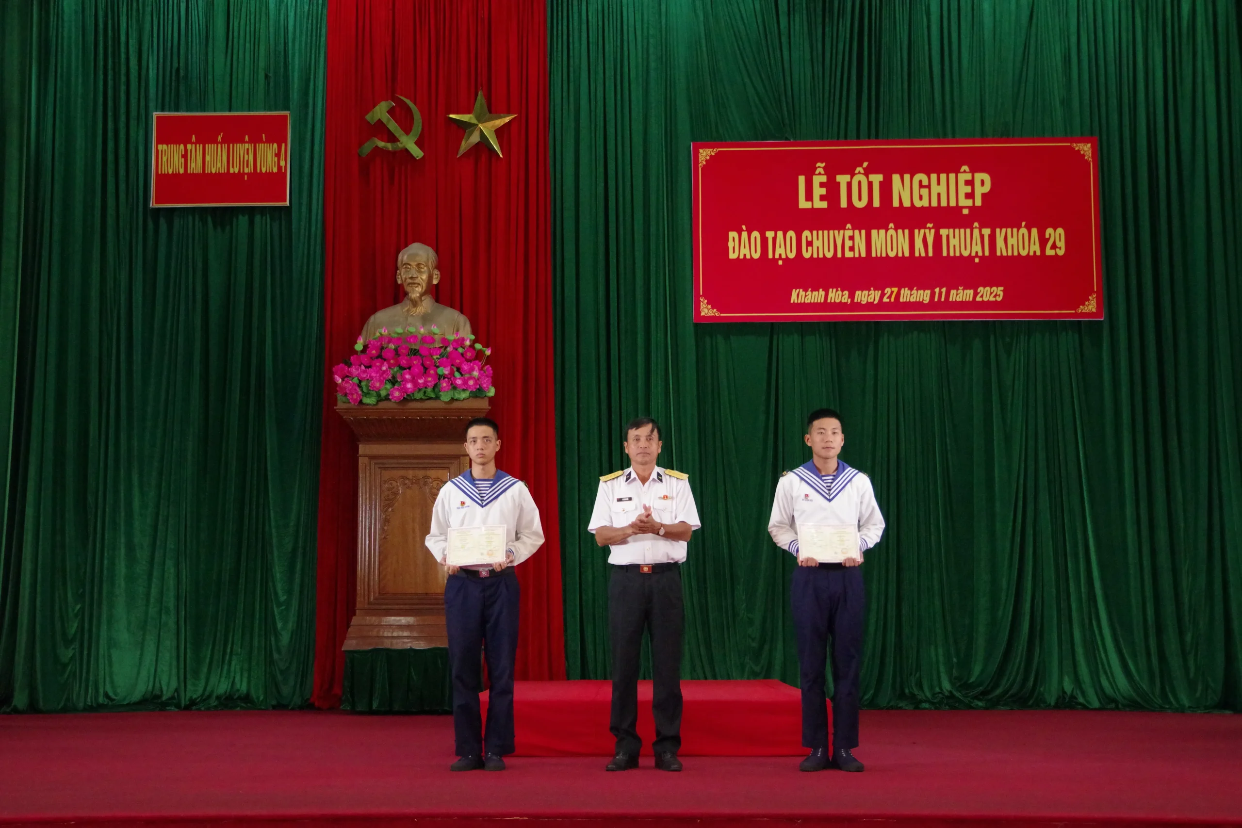 Trung tâm Huấn luyện Vùng 4 Hải quân tổ chức lễ tốt nghiệp đào tạo chuyên môn kỹ thuật sơ cấp khoá 29 đối tượng 5 tháng năm 2025