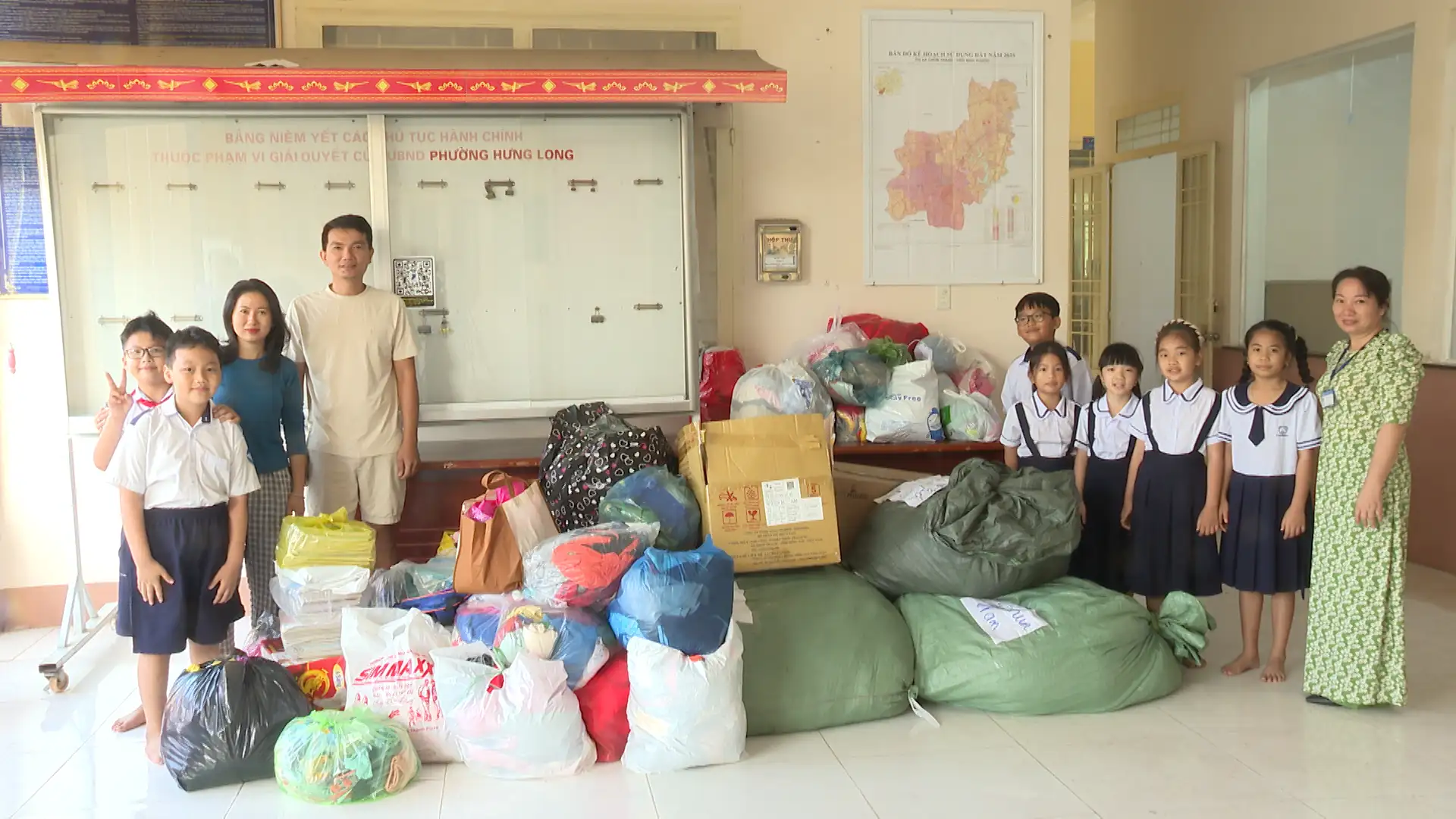 Trường TH&THCS Lương Thế Vinh, phường Chơn Thành: lan tỏa ủng hộ đồng bào các tỉnh, thành phố bị thiệt hại do mưa lũ