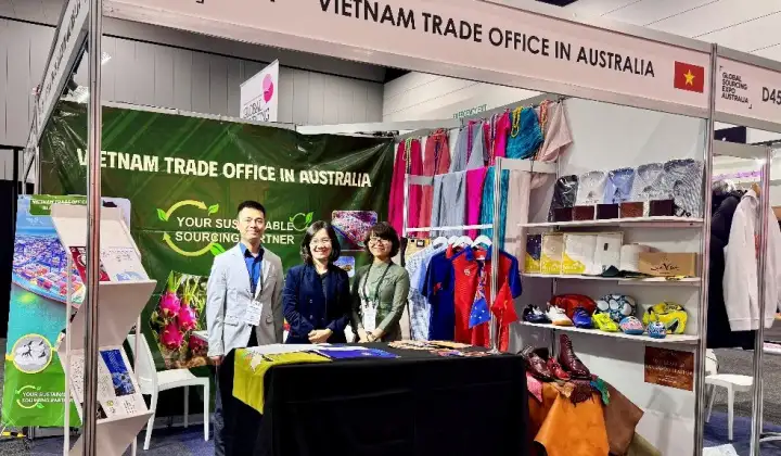 Gian hàng Việt Nam tại Hội chợ Global Sourcing Expo thu hút nhiều nhà mua hàng đến kết nối giao thương
