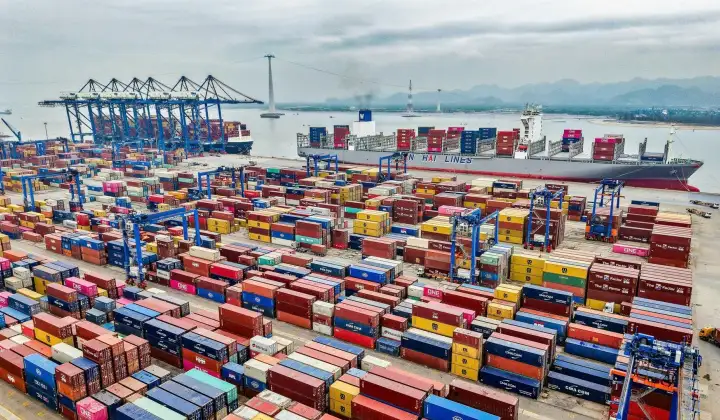 Kim ngạch xuất nhập khẩu vượt mốc 800 tỷ USD, hướng tới kỷ lục mới