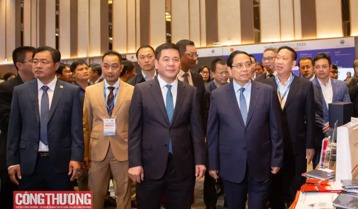 Chính thức khai mạc phiên toàn thể Diễn đàn Logistics Việt Nam 2025