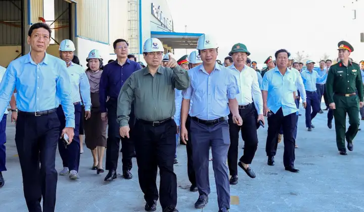 Thủ tướng: Nỗ lực cao nhất hỗ trợ doanh nghiệp khôi phục sản xuất kinh doanh sau bão lũ